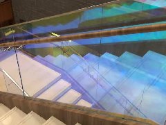 旋轉玻璃扶梯貼炫彩膜